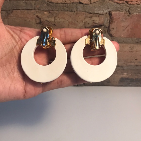 VINTAGE Statement Gold & cream royal earrings - Picture 2 of 2